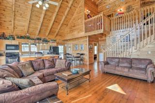 Sevierville Cabin with Deck Minutes to Pigeon Forge - 4