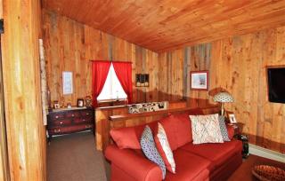 South Londonderry Home, Walk to Magic Mtn Ski Area - Londonderry - 2