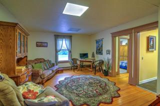 Downtown Tannersville Apt - 3 Mi to Hunter Mtn - 8