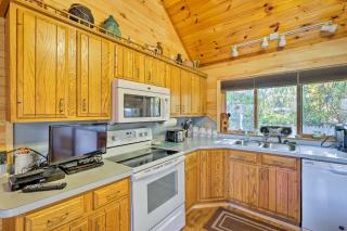 Bolton Landing Cottage with Deck, Walk to Beach! - Bolton Landing - 6