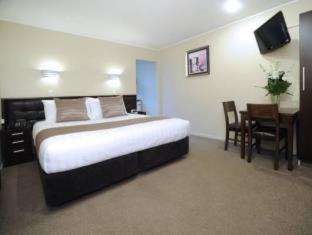 Tudor Court Motor Lodge - 7