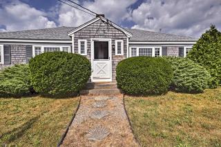 Modern Cape Cod Cottage Walk to Craigville Beach - 9