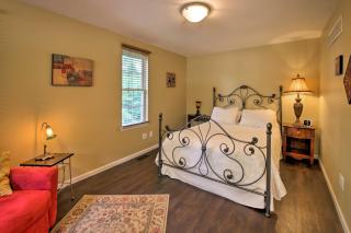 Quiet St Charles Cottage with Patio and 4 Acres - St. Charles - 2