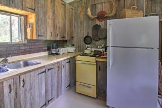 Rustic De Tour Village Cabin with Deck on Lake Huron - De Tour Village - 7