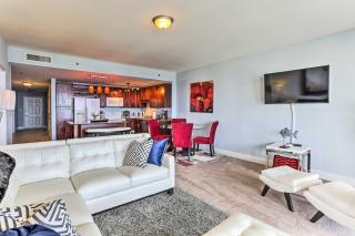 PCB Resort Condo with Balcony Walk to Beach! - Panama City Beach - 7