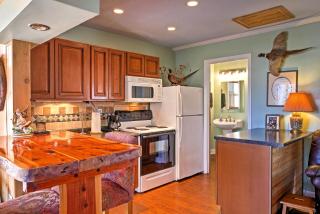 Paradise Cove Cabin with Boathouse and Dock - Guntersville - 4