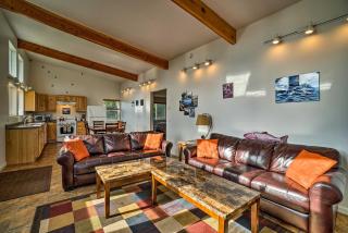 Secluded Getaway w/ Deck, Steps to Fritz Creek! - 6