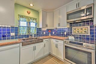 Cozy Blue Adobe with Steam Room 2 Mi from Taos! - 9