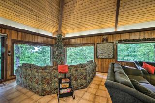 Pine Lodge Cabin on 450 Acres in Ozark Mountains - 7
