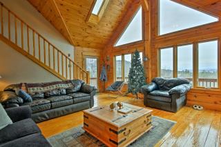 Spacious Gilford Retreat with Deck 2 Mi to Skiing! - 7