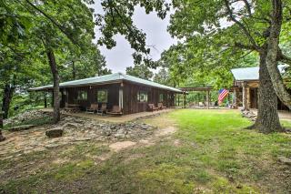 Pine Lodge Cabin on 450 Acres in Ozark Mountains - Ponca - 0