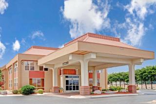 Ramada by Wyndham West Memphis - West Memphis - 0
