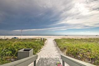 Beachfront Sarasota Resort Condo Siesta Key View! - Siesta Key - 9
