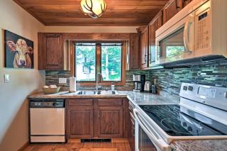 Beech Mountain Condo with Balcony, Walk to Resort! - Beech Mountain - 2