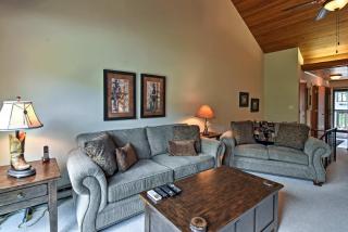 Beech Mountain Condo with Balcony, Walk to Resort! - Beech Mountain - 4