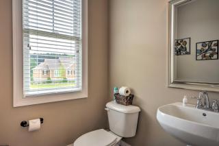 Spacious Family-Friendly Retreat with Winter Rates! - Greensboro - 2
