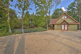 Lily Pad on the Pond Broken Bow Home with Hot Tub - 7