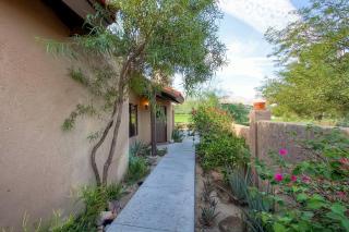 Country Club Home 2 BR, 2 BA and Den about 1 Mi to Golf - 9