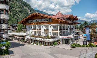 Hotel Berghof Mayrhofen GmbH - Mayrhofen - 9