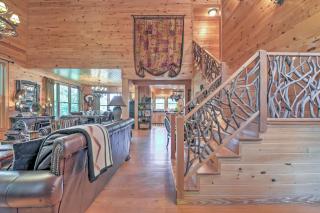 Dream Catcher Luxe Cabin with Large Deck and Mtn View - 1