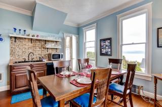 Astoria Painted Lady Historic Apt with River View! - Astoria - 2