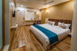 Hotel Pleasant Lake - Ahmedabad - 3