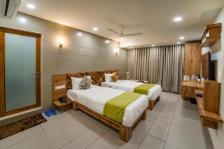 Hotel Pleasant Lake - Ahmedabad - 6