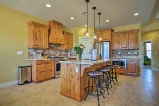La Verkin Home with Hot Tub, Kayaks, and Bikes! - La Verkin - 4