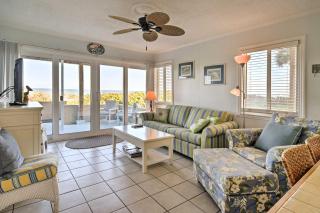 Breezy Belleair Beach Condo - 12 Steps to Shore! - 8