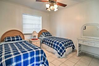 Breezy Belleair Beach Condo - 12 Steps to Shore! - 2