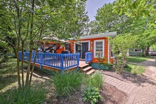 Middle Bass Island Escape Resort Pool and Bar! - 9