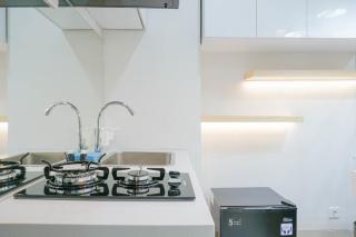 Spacious and Modern Studio Apartment at Atlanta Residences By Travelio - Depok - 1