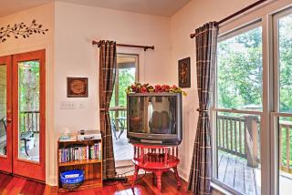 Cozy Scottsville Cottage with River Views and Gazebo! - 4