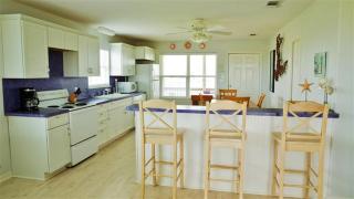 Spacious Galveston Retreat with Yard and Beach Access! - Galveston - 3