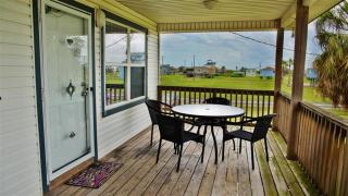 Spacious Galveston Retreat with Yard and Beach Access! - Galveston - 8