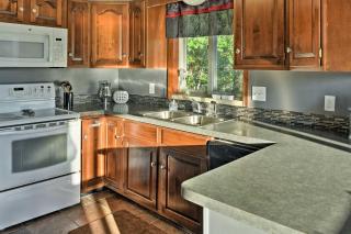 East Tawas Apartment Near Lake Huron and Downtown! - East Tawas - 2