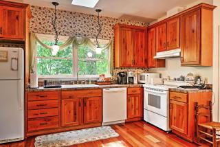 Cozy Scottsville Cottage with River Views and Gazebo! - 2