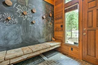 Deck and Resort Amenities Expansive Truckee Cabin - Truckee - 7