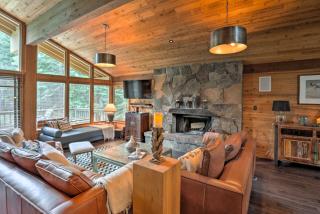 Deck and Resort Amenities Expansive Truckee Cabin - Truckee - 8