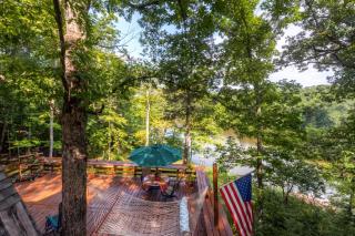 Dock and Resort Perks Quiet Lakefront Cottage - Innsbrook - 6