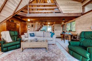 Dock and Resort Perks Quiet Lakefront Cottage - 1