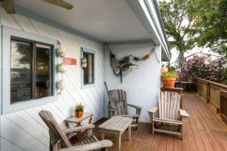 Waterfront Cedar Key Duplex Home Grill and Dock! - 9