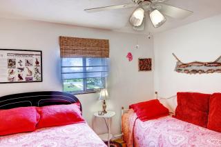 Waterfront Cedar Key Duplex Home Grill and Dock! - 6