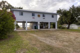 Waterfront Cedar Key Duplex Home Grill and Dock! - 4