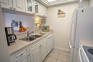 Sanibel Island Studio Pool Access, Walk to Beach - Sanibel - 2