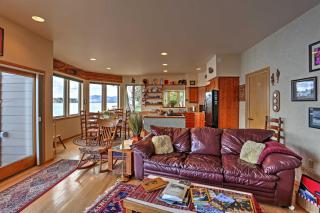 Lake Chelan Home with Kayaks, Dock and Stunning Views! - 8