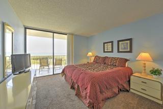 Resort Condo with Balcony and Stunning Ocean Views! - Marco Island - 2