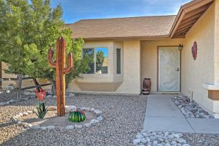 East Tucson House with Private Backyard and Fire Pit - Tucson - 0