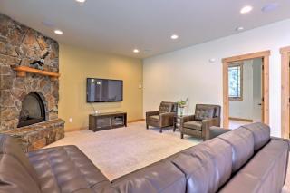 Close to Slopes: Forest-View Gem in Lake Tahoe - 7