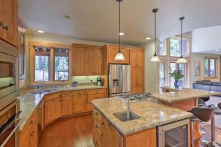 Close to Slopes: Forest-View Gem in Lake Tahoe - 4
